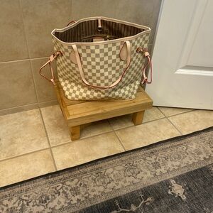 famous Checkered pattern Tote with Red Accents